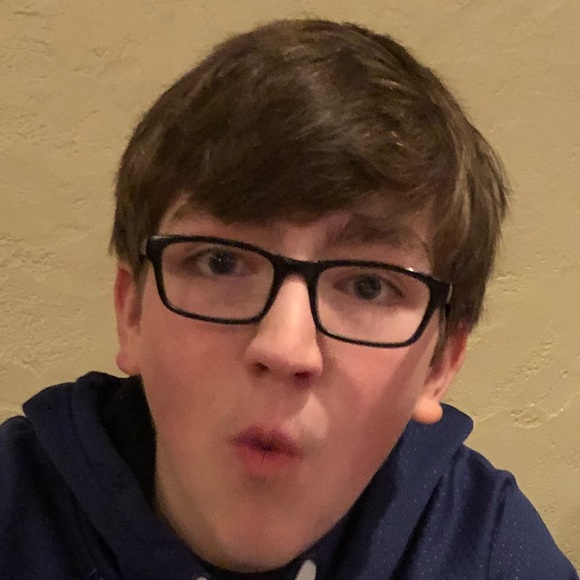 Poshmark profile picture for @r0gu3